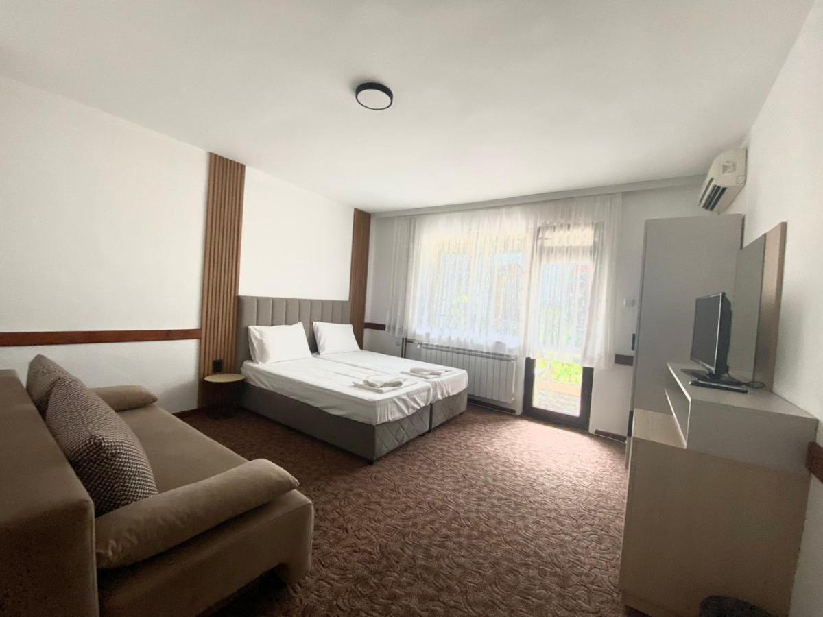 Хотел М1 Hotel Primorsko Eksteriør billede