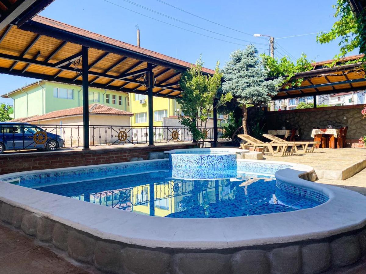 Хотел М1 Hotel Primorsko Eksteriør billede