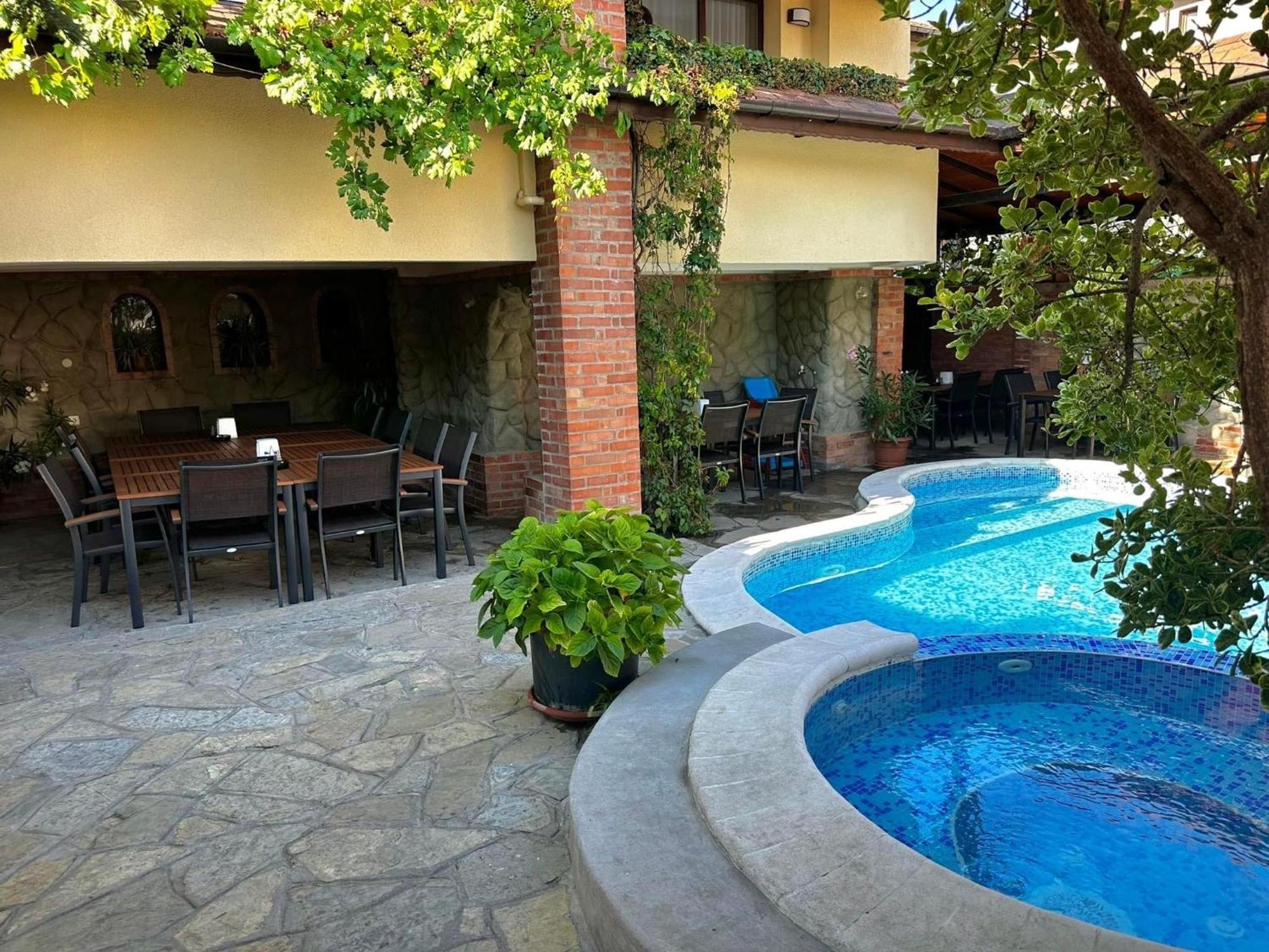 Хотел М1 Hotel Primorsko Eksteriør billede